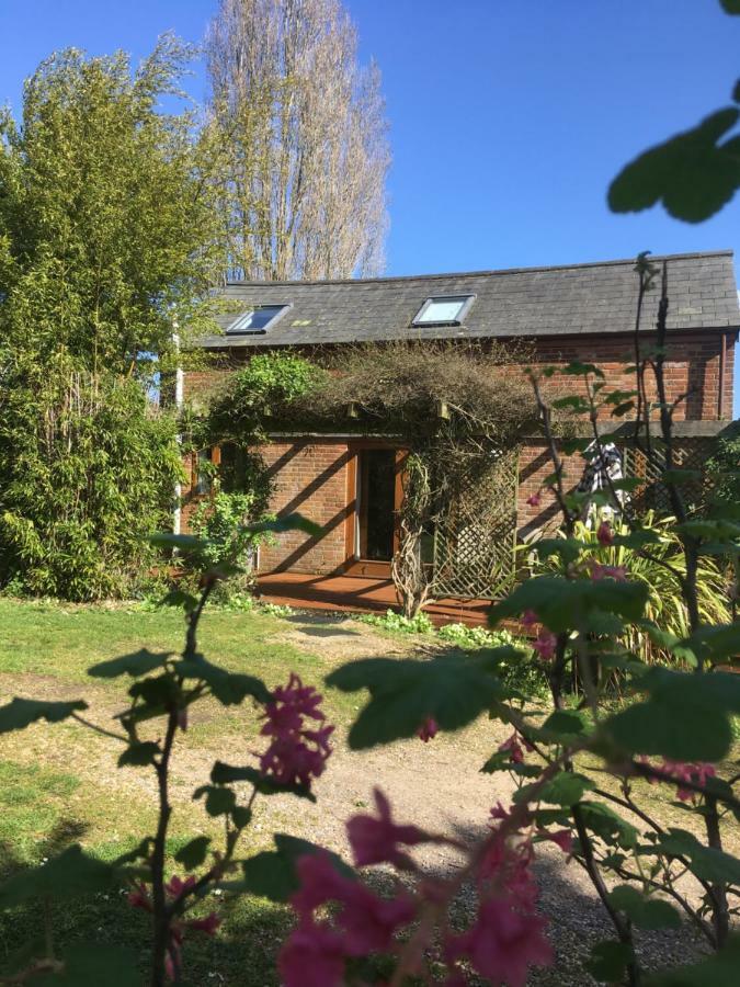Ralph'S Barn Villa Newport  Exterior photo