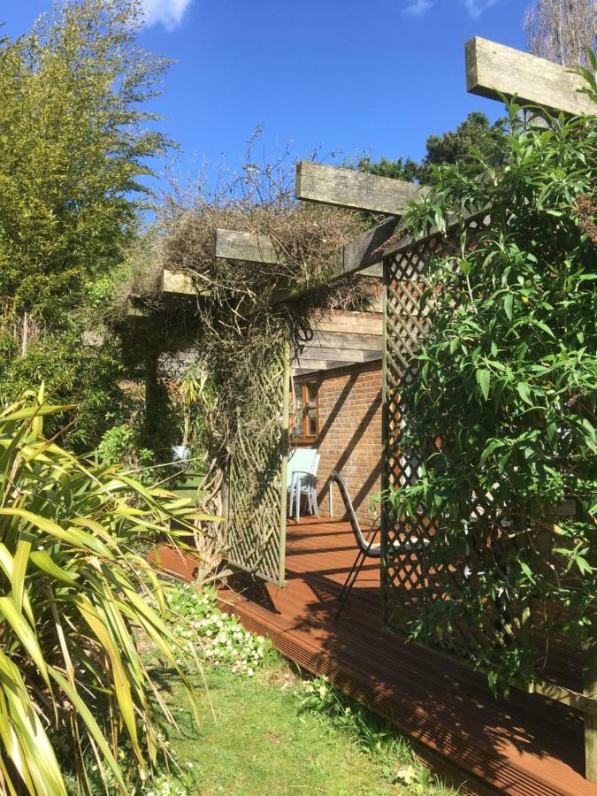 Ralph'S Barn Villa Newport  Exterior photo