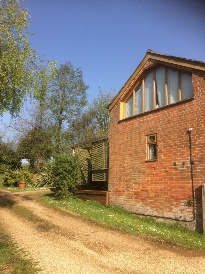 Ralph'S Barn Villa Newport  Exterior photo